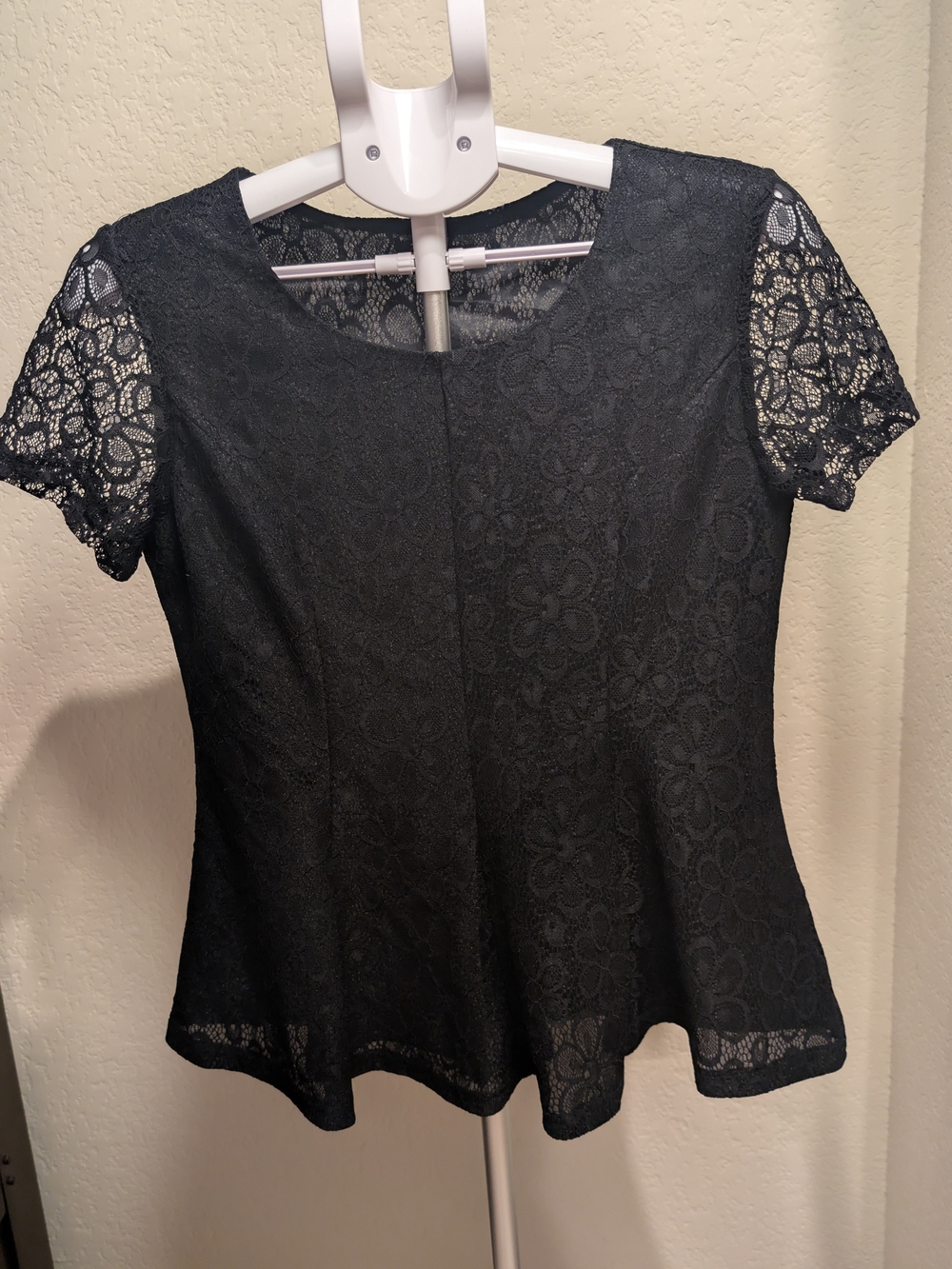 Women's Black Lace Short-Sleeve Peplum Top Baciano By Bacci Medium
